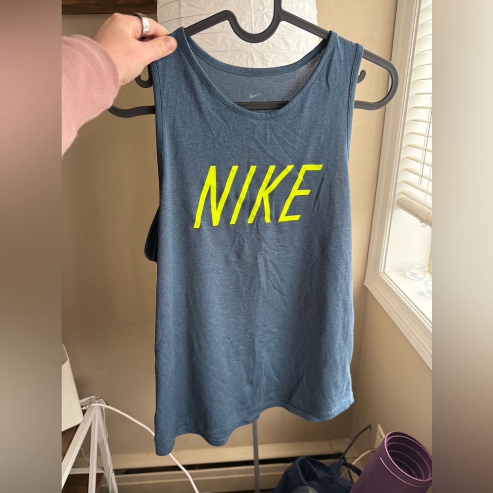 Nike Women's Dri-Fit Sleeveless Workout Muscle Tee Tank Top Size Small